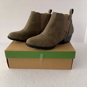Jambu Emery Taupe Size 9